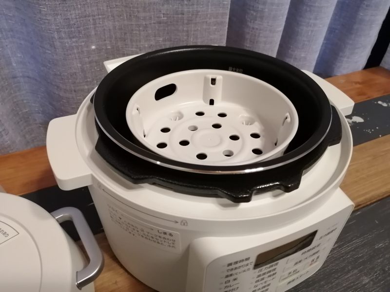 電気圧力鍋と蒸しプレート
