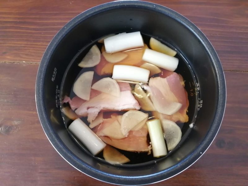 鍋と調理の材料